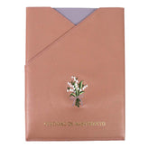 Porta Certidão de Nascimento Bordado Muguet em Couro Personalizado